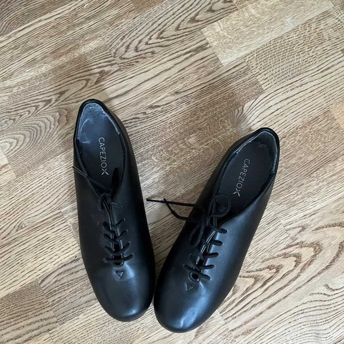 Svarta steppskor Capezio i skinn