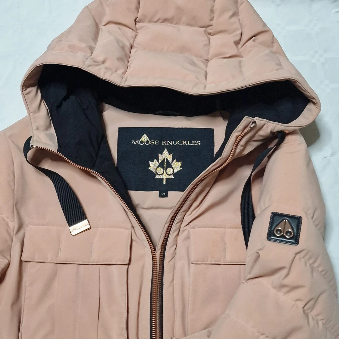 Beige pufferjacka från Moose Knuckles - 1