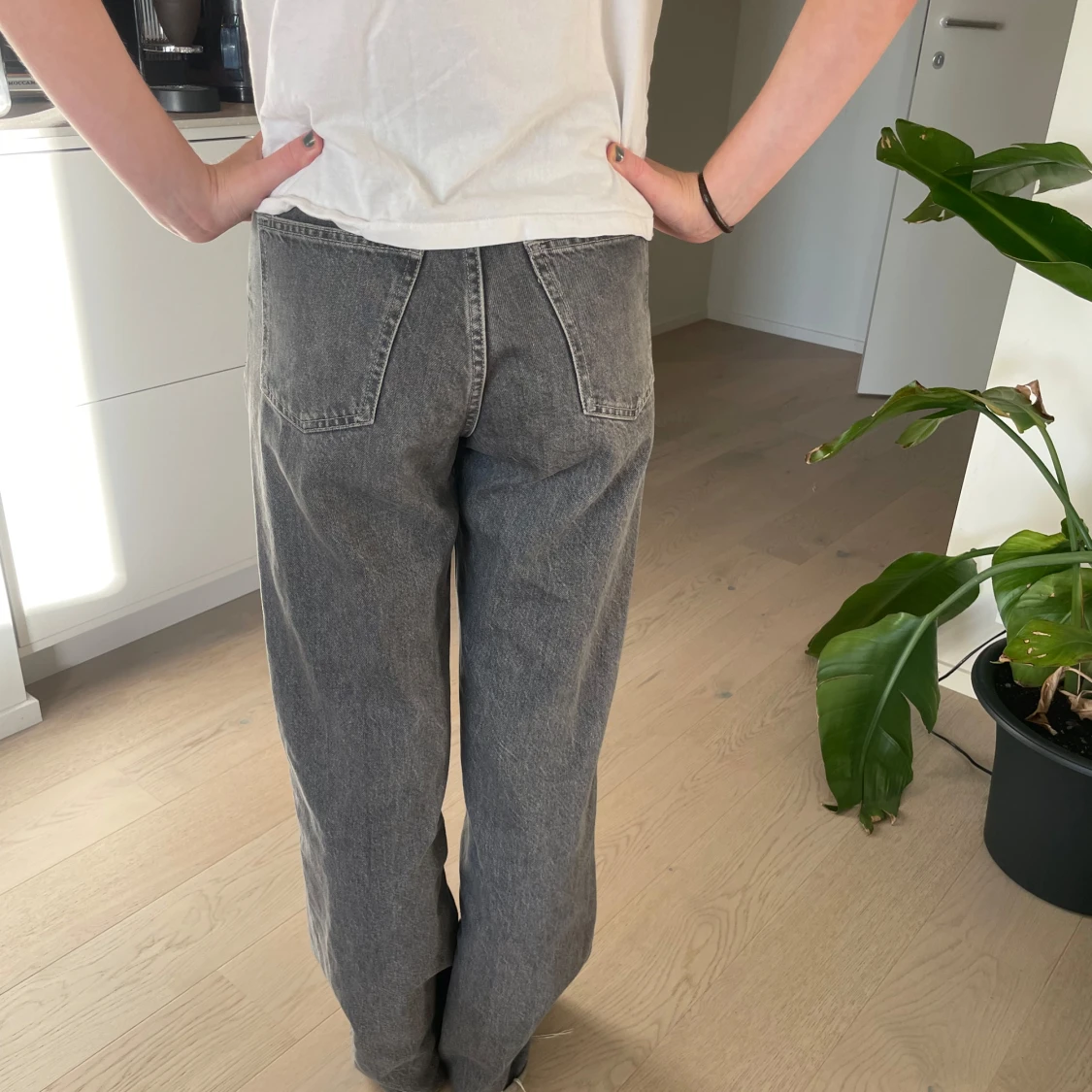 Gråa raka jeans  - 1