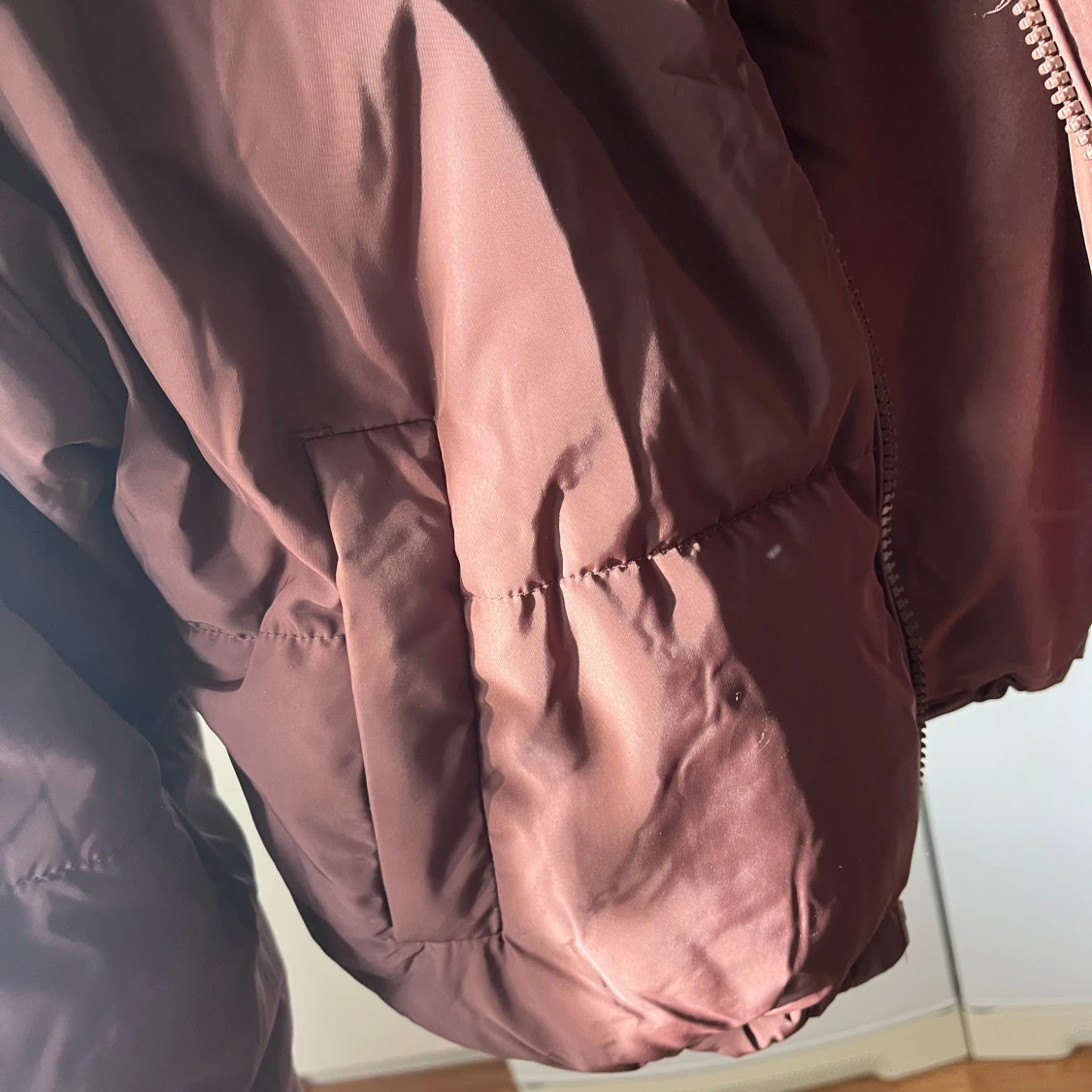 Brun pufferjacka med hög krage - 3