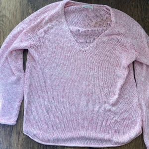 Stickad tröja HM - Stickad tröja tunnare modell strl M tror jag färg  Rosa  använd några ggr 