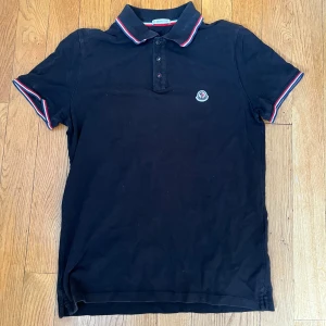 Moncler piké - Gott skick. 