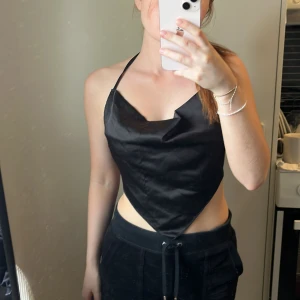 Festtopp svart - Knyte i ryggen 