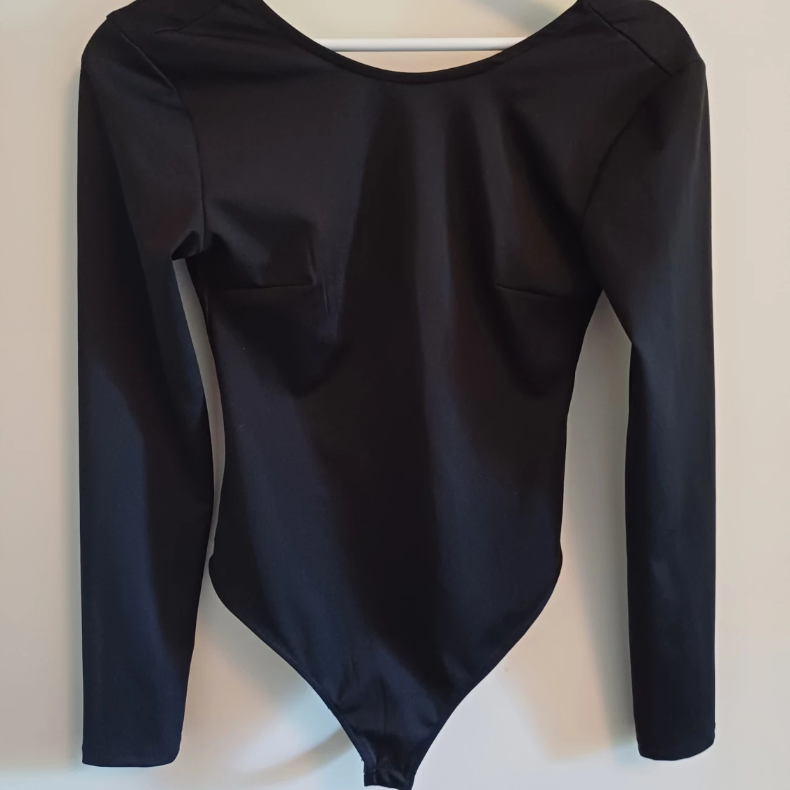 Svart långärmad body