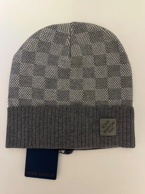 Lv mössa - Oanvänd, skickas inom kort tid