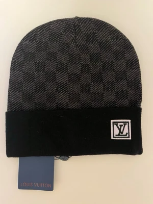 Lv mössa - Oanvänd, skickas inom kort tid