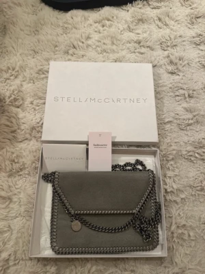  Stella McCartney - Kvitto kommer med och lappar. Aldrig använd.