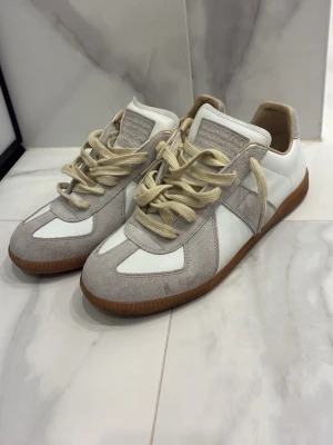 Maison margiela gats - Väldigt fint skick! endast skorna följer med vid köp.