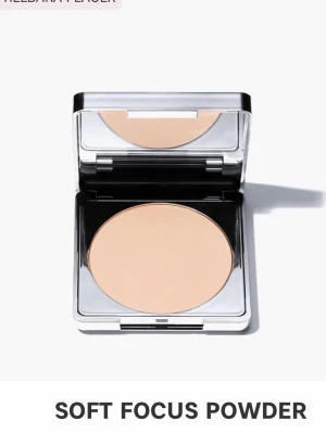 CAIA Soft Focus puder - Säljer ett CAIA Soft Focus puder ”translucent” helt ny 💕