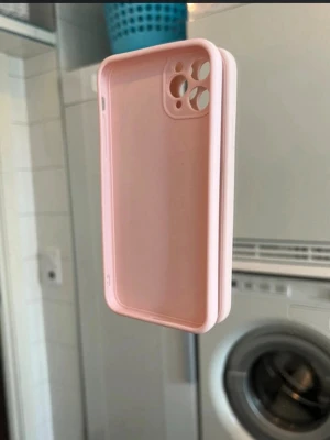 Mobilskal till iPhone 11 PRO Max  - Ett superfint mobilskal med sugproppar som aldrig e använd💕