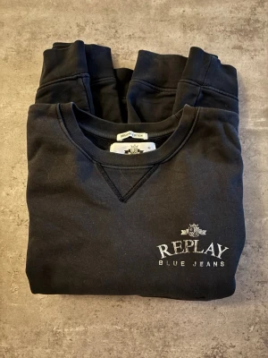 Replay - Säljer den här feta replay tröjan | Tröjan är i använt skick | Inga defekter | Hör av dig vid frågor eller funderingar📩