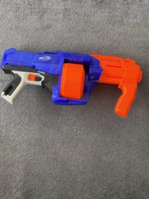 Leksak - Nerf pistol 