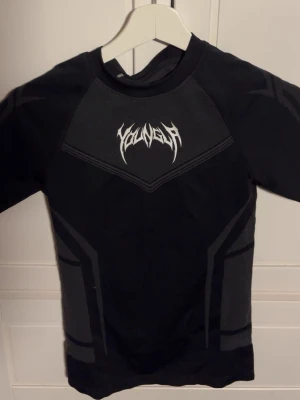 YoungLA tröja - Säljer mitt ex månadspresent😕 Helt ny, slutsåld YoungLA med taggen kvar