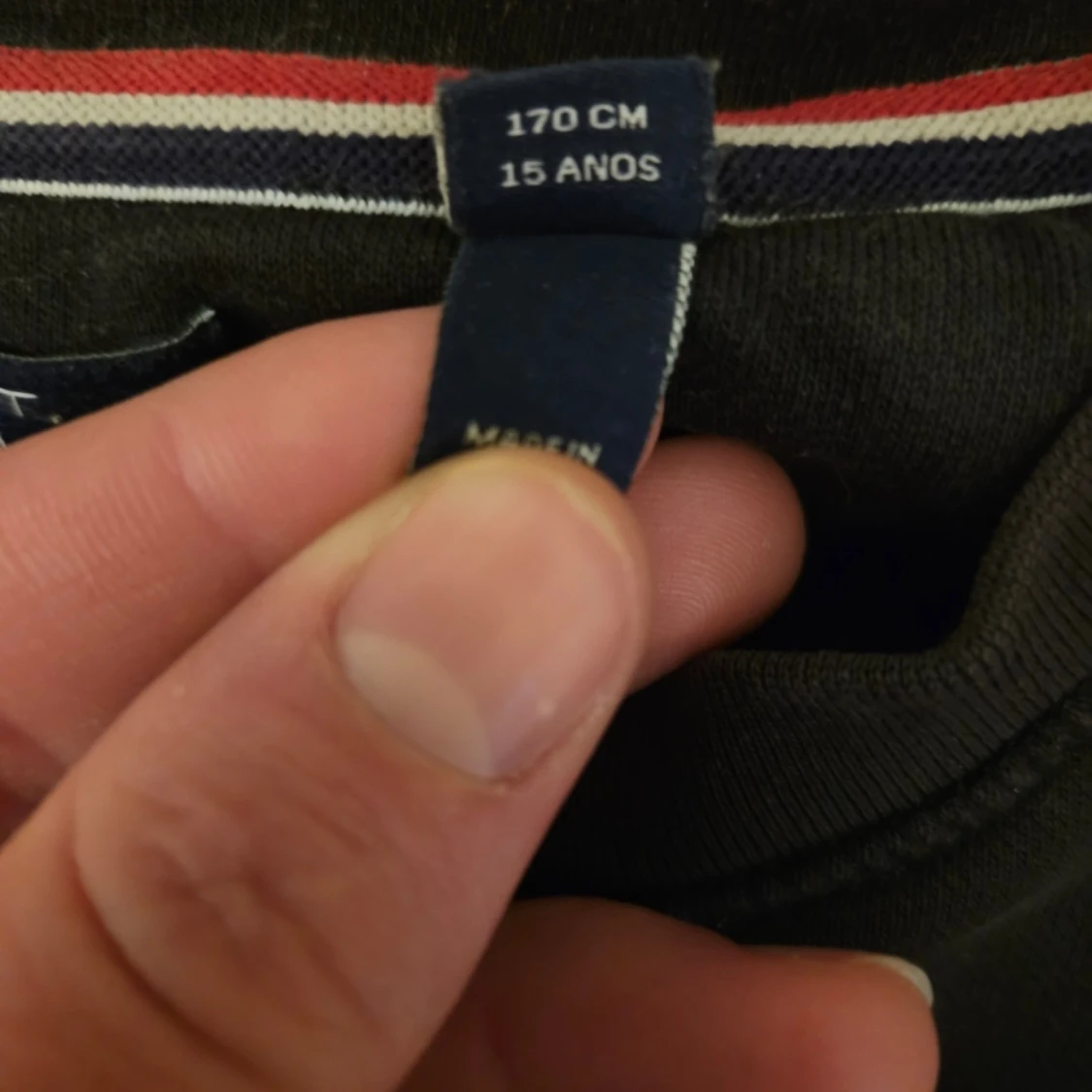 Svart sweatshirt från GANT  - 3