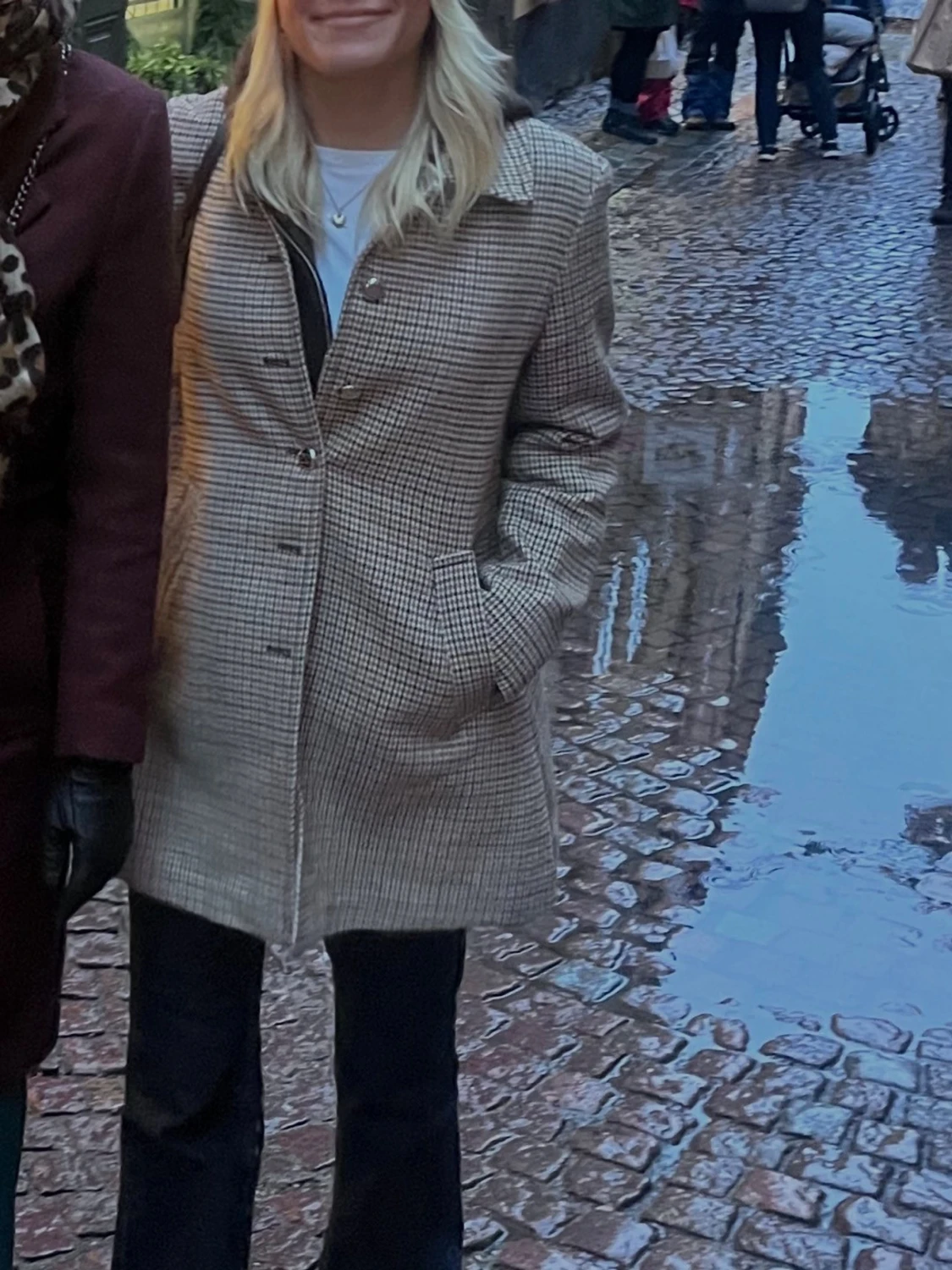 Rutig beige rock med knappar - 1