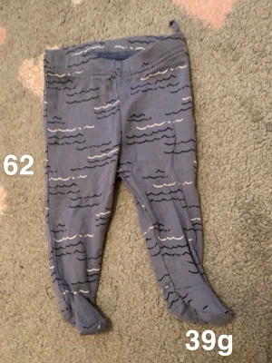Leggings med fot - Fint använt skick. Med fot. Storlek 62