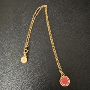 Halsband från Marc Jacobs - Köpte från Arkivet i Stockholm några år sen. I bra skick.