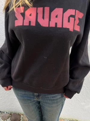 Långärmad tröja - Super söt svart / grå  långärmad tröja från ginatricot! Jätteskön, fåtal gånger använd! Cool både att ha hemma men också ute💖🙌Passform XXS-XS