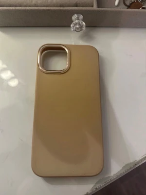 Begie mobilskal - iphone 13 - säljer en mobilskal som passar till en iphone 13, helt ny!!