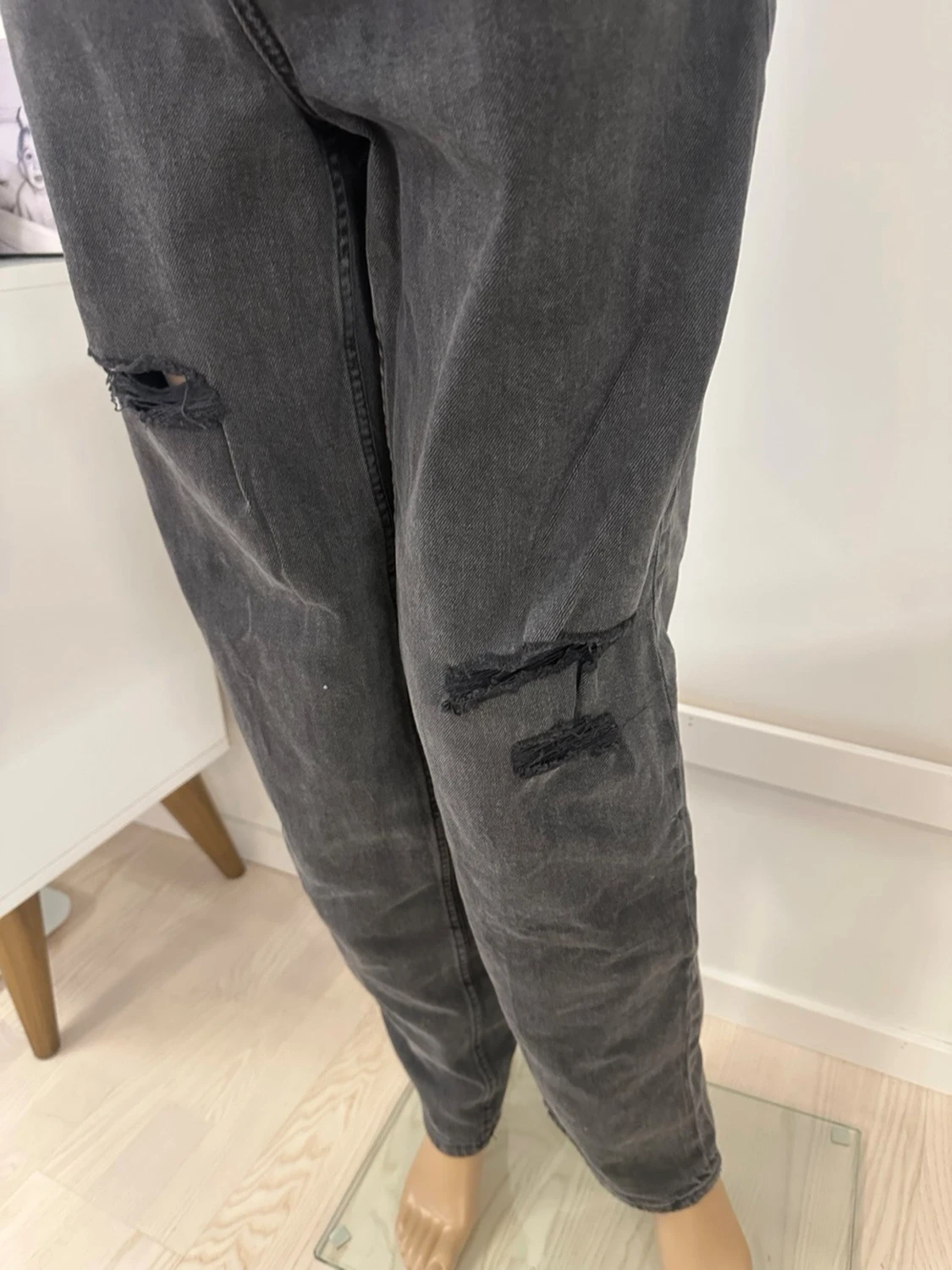 Svarta Levis 501 jeans med slitningar - 3