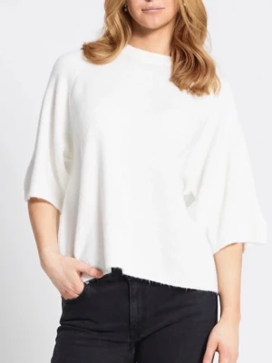 Vit stickad T-shirt - Säljer en vit/beige stickad tröja från Lager 157 i storlek M