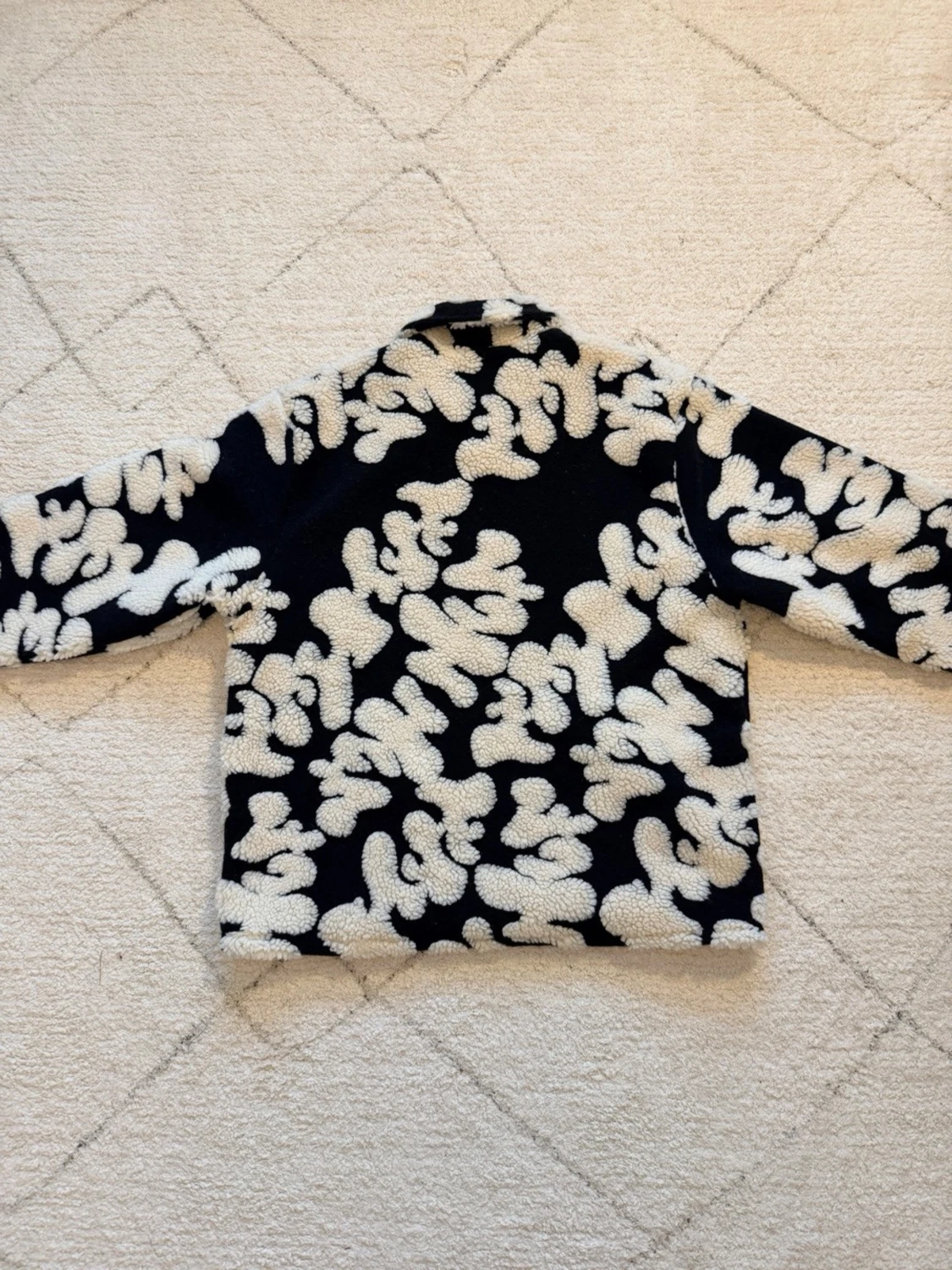 Svart och vit teddyjacka från HUF - 1