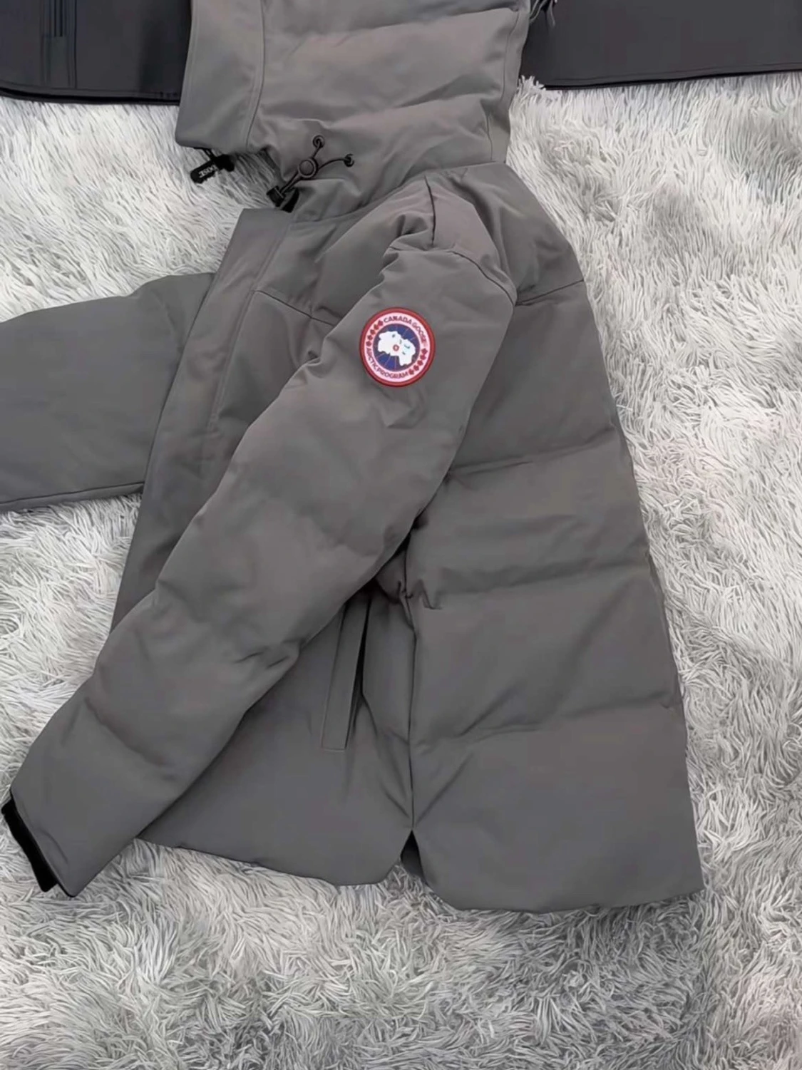 Grå pufferjacka från Canada Goose - 3