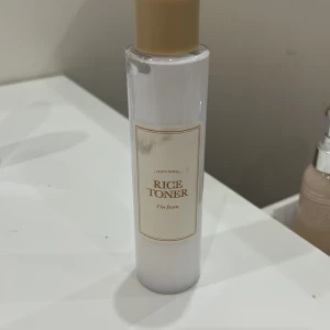 Rice Toner  - Rice toner från I’m from som jag köpt här på Plick. Använt några gånger men funkade inte för min hy.
