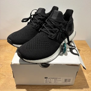 Adidas Ultraboost - Adidas Ultraboost 1.0, Skick: 10/10 – helt oanvända, kommer med originalbox. Vid frågor eller intresse, skicka gärna ett DM.