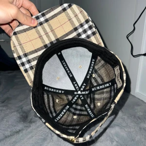 Burberry keps - Perfekt för alla huvuden🤟