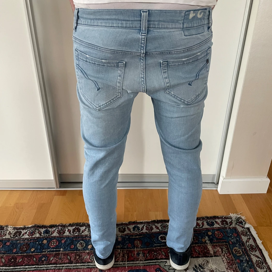 Ljusblå dondup George jeans med slitningar  - 1