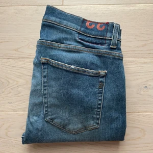 Dondup jeans - Skick 9/10 | Nypris: +4000kr, säljer endast för 599kr! | Hör av dig vid frågor!