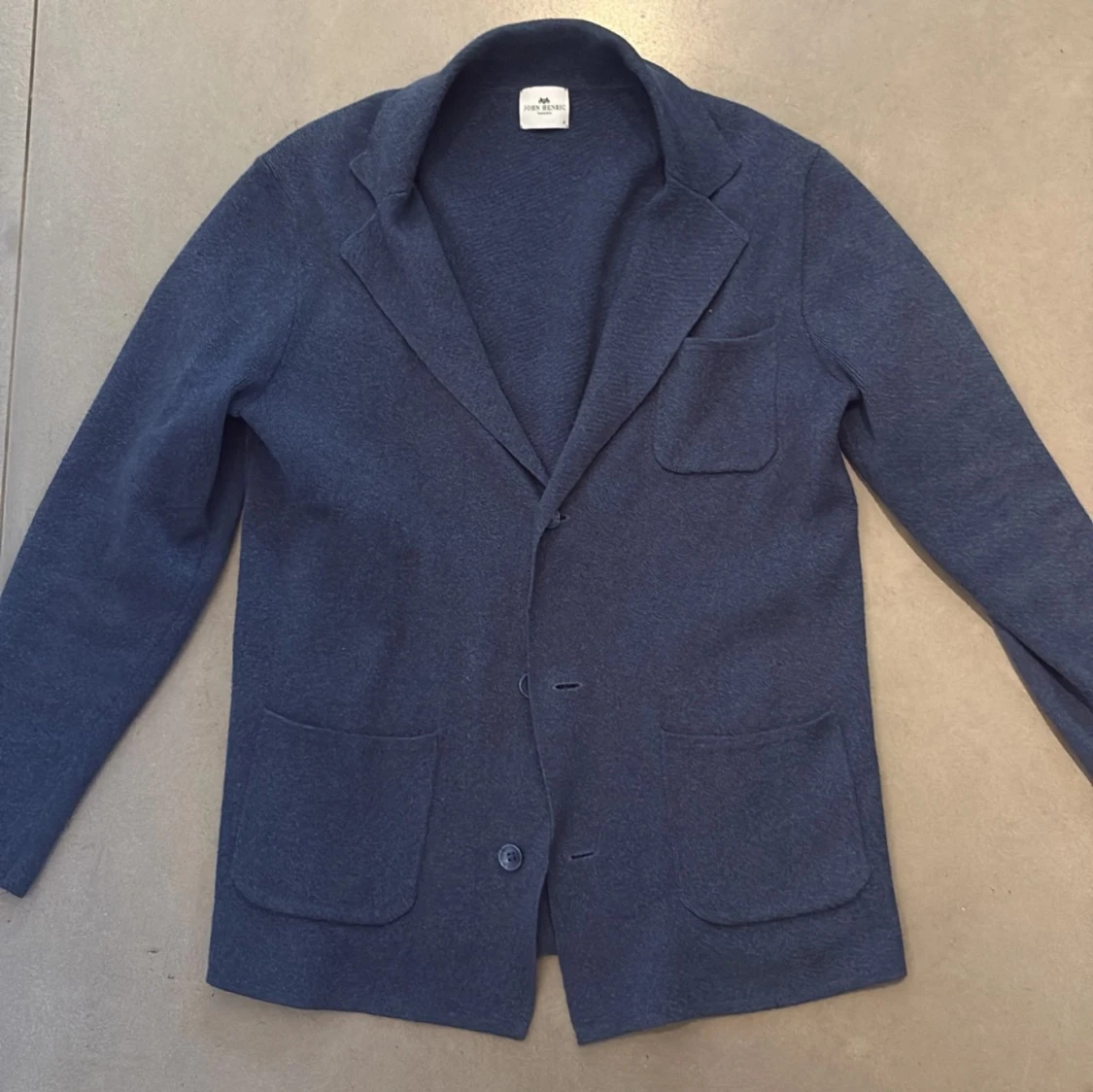Marinblå cardigan/kavaj från John Henric - 90