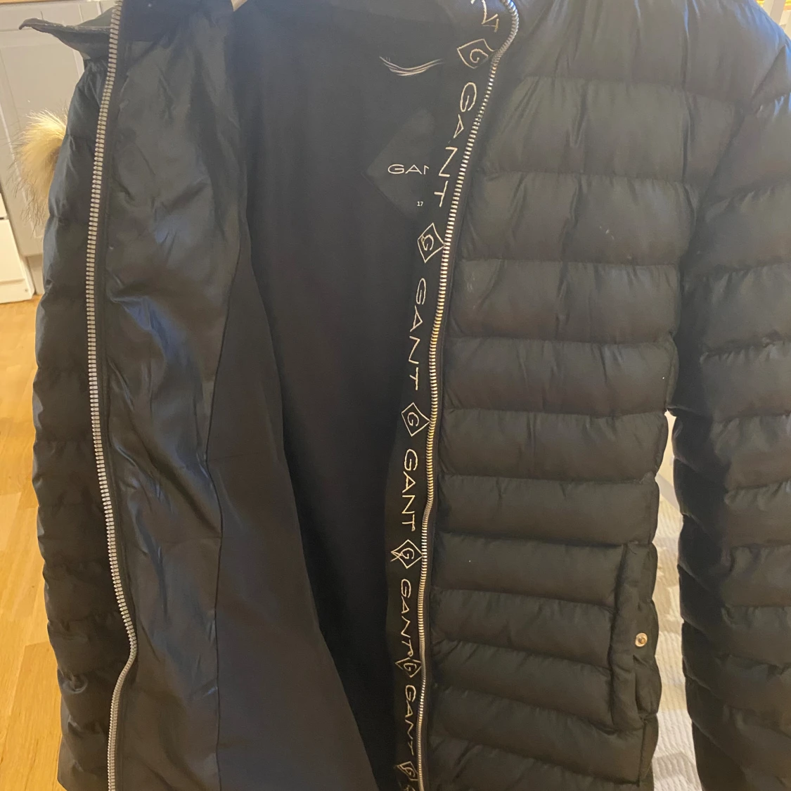 Svart lång dunjacka från GANT i storlek 170 - 1