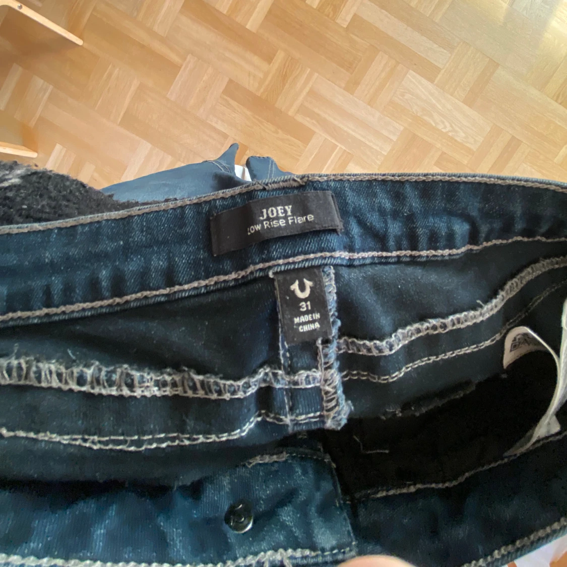 Blå bootcut jeans med nitar - 4
