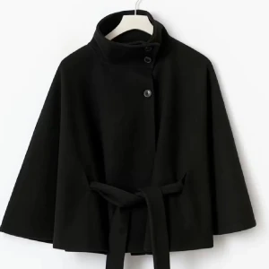 Kappa - Trendig svart poncho kappa från gina tricot i storlek xs-s. Aldrig använd så i nyskick. Tryck ej på köp nu!!