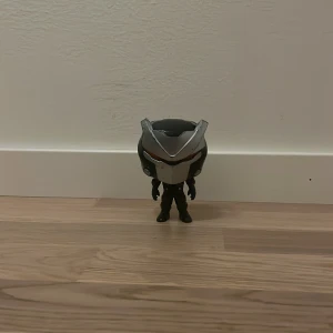 Funko pop Omega - Funko pop Omega från Fortnite
