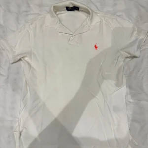Ralph Lauren Piké - Säljer min piké från märket Ralph Lauren, använt ett par gånger men ser bra ut 