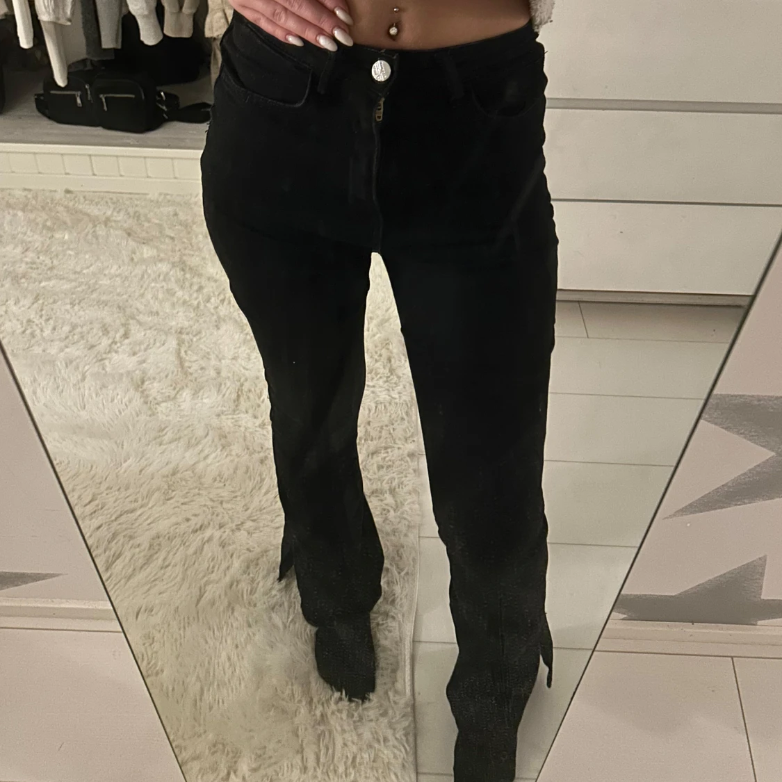 Svarta bootcut jeans med slits - 1