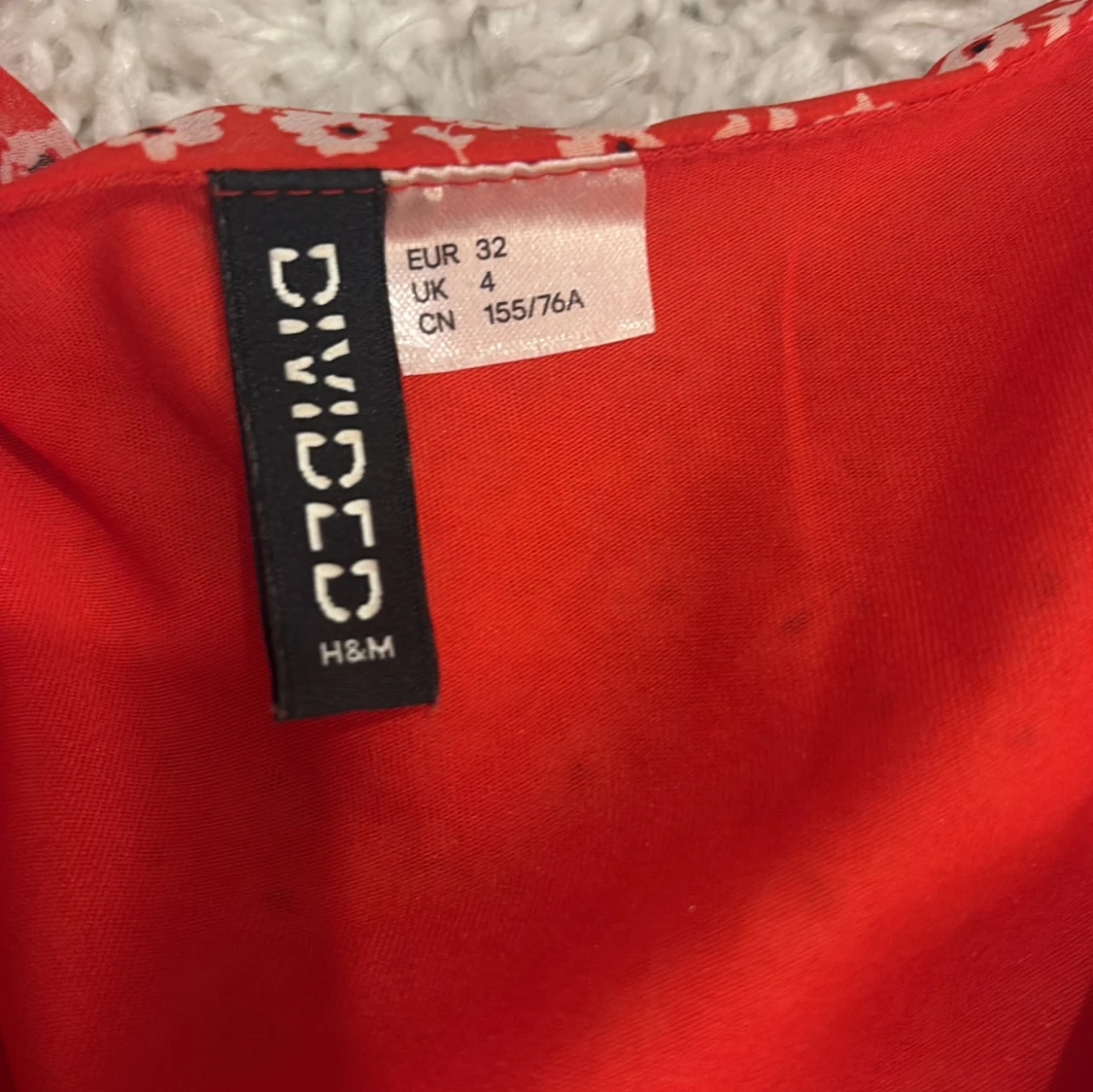 Röd blommig kortklänning H&M Divided - 1