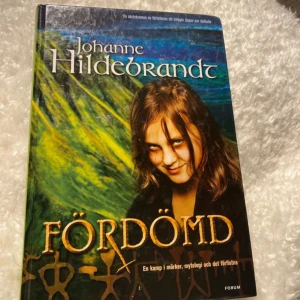 Fördömd  - Fördömd inbunden bok 