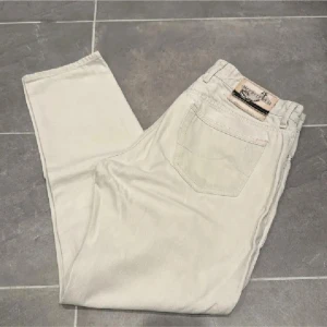 Jacob Cohën Style 686 - Ett par snygga byxor från Jacob Cohën i storlek W33 i modellen Limited edition Style 686