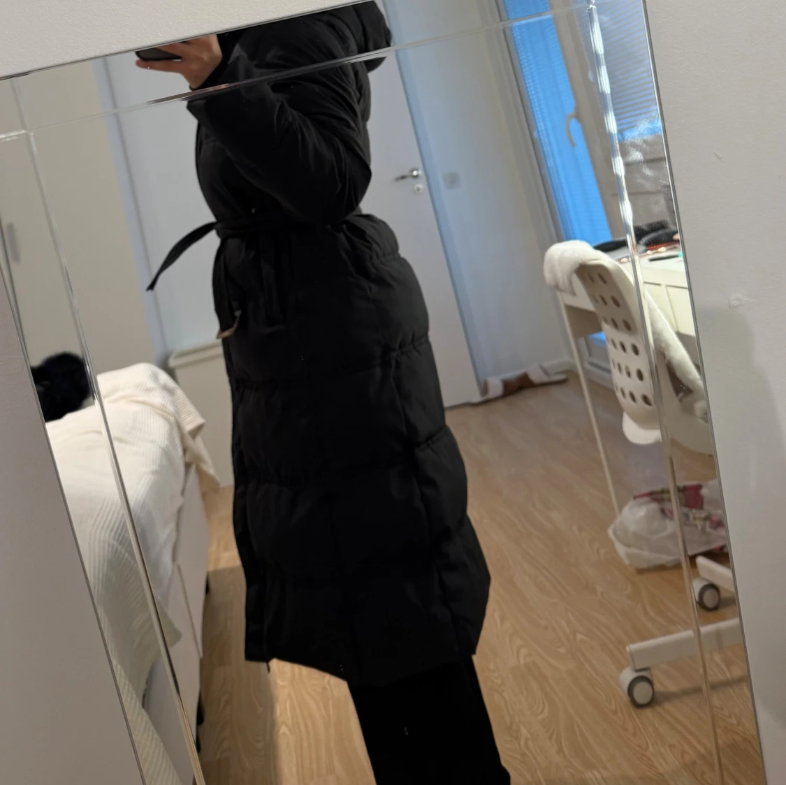 Svart lång pufferjacka med bälte - 3