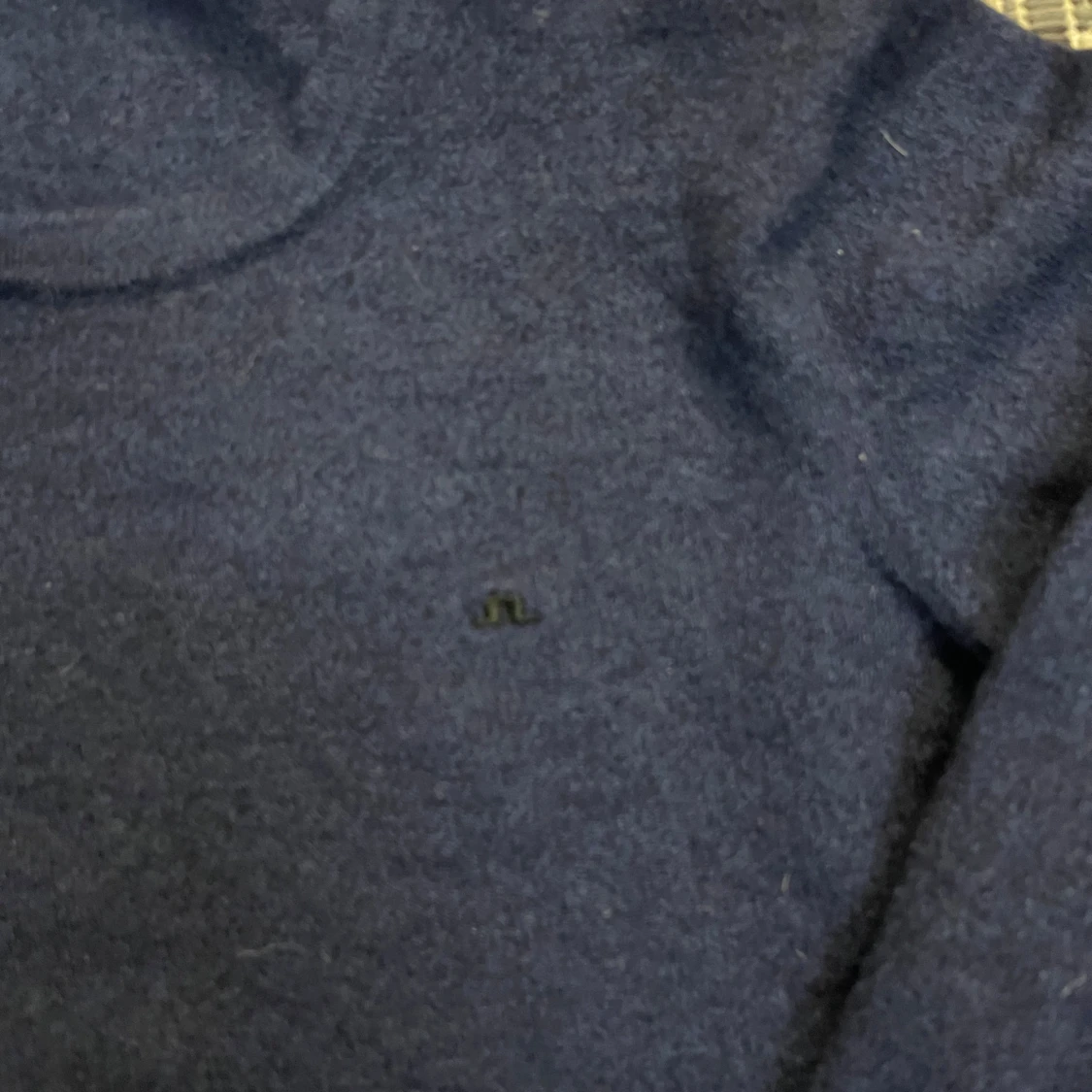 Mörkblå stickad tröja från J.Lindeberg - 1
