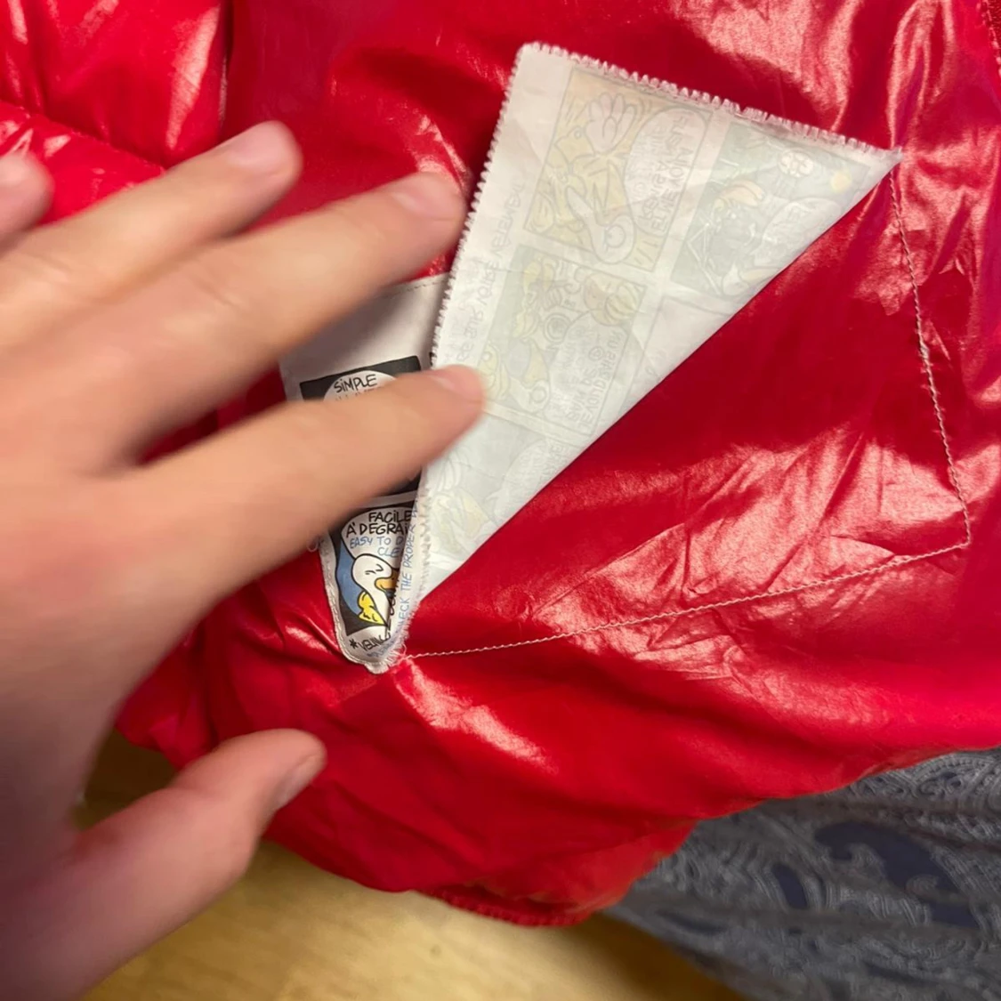 Röd Moncler pufferjacka med logga - 4