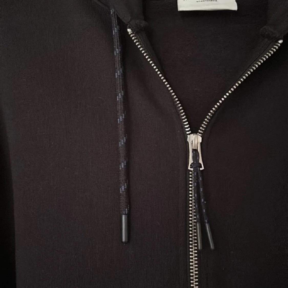 Svart hoodie från These Glory Days - 1