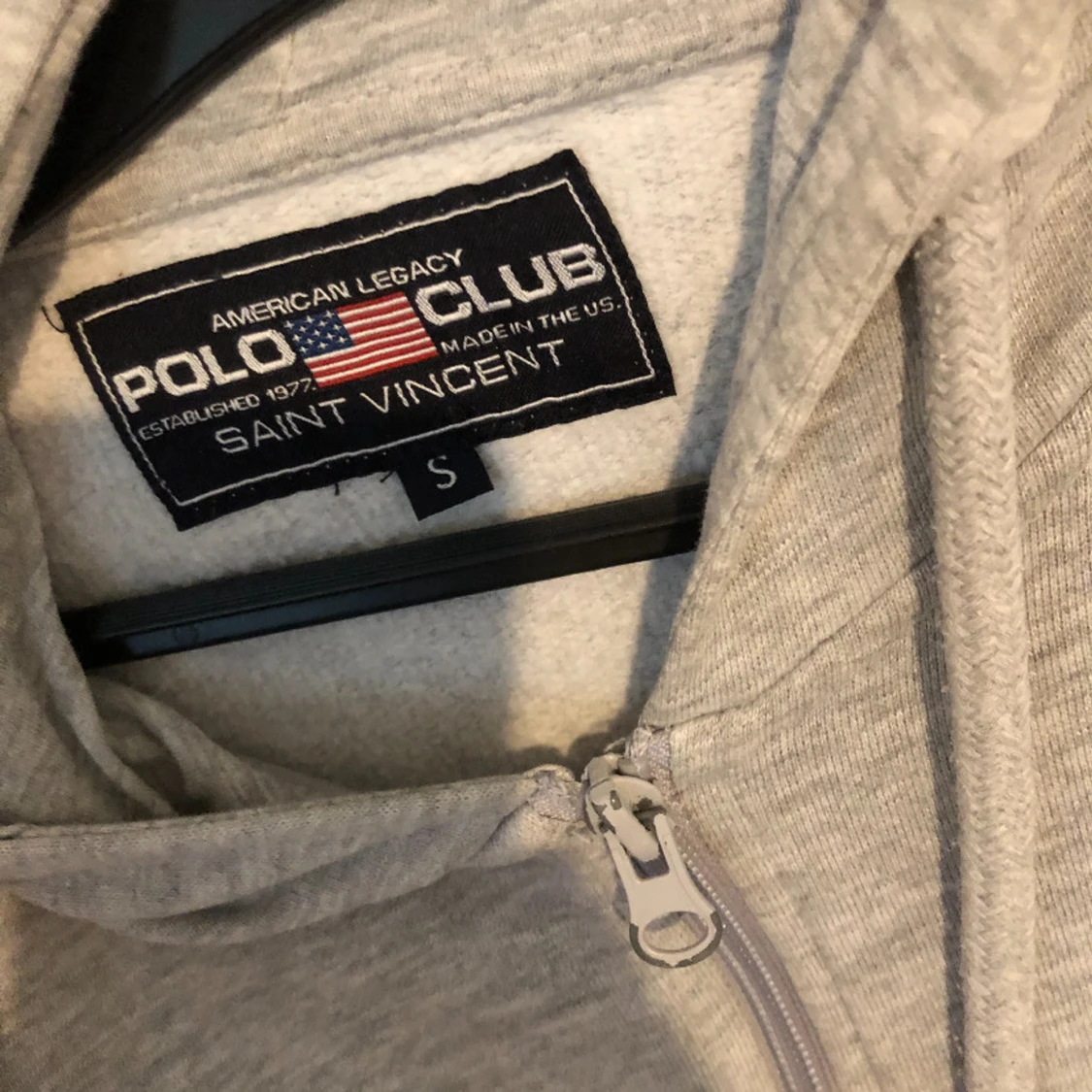 Grå hoodie från Polo Club med dragkedja - 1