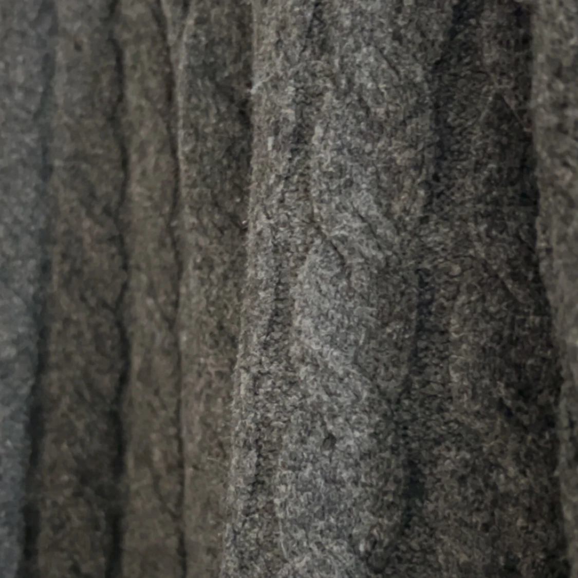 Mörkgrå stickad tröja från H&M - 2