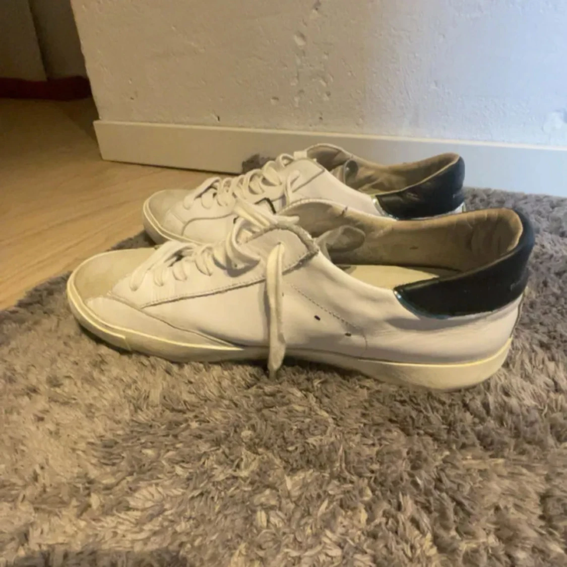 Vita sneakers från Philippe Model - 1
