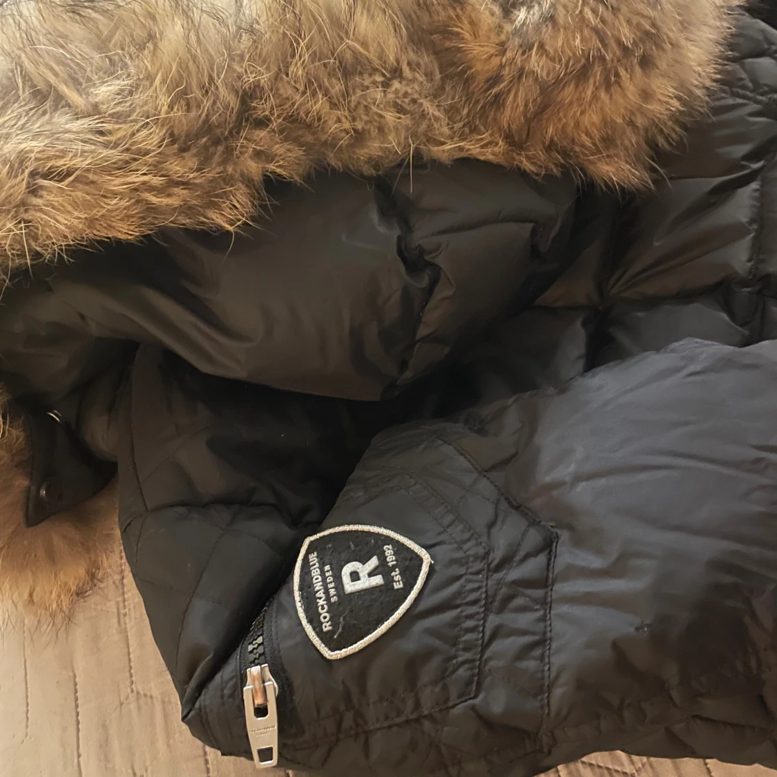 Svart dunjacka Rockandblue med äkta päls - 1